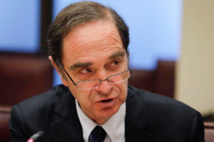 Informe Sename: ministro Larraín y PDI desmienten a diputado Saffirio