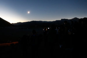 El astronauta chileno y el teléfono de Cachiyuyo: los regresos que trajo el eclipse total de Sol