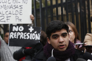 Rubilar anunció acciones legales contra presidente del Centro de Alumnos del Instituto Nacional por amenazas a Alessandri