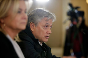 UDI en picada contra senador Navarro por tratar a Piñera de 