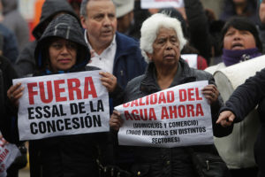 Corte de agua: osorninos protestan y exigen caducar la concesión de Essal