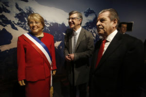 Joaquín Lavín aclara: escultor del Museo de Cera no fue despedido