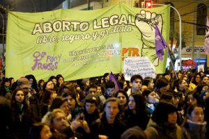 Minsal informa que 144 mujeres se acogieron entre enero y marzo a la Ley de Aborto