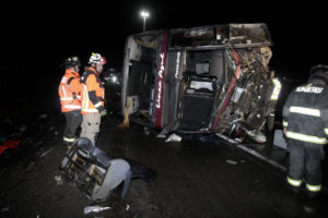 Volcamiento en Mostazal: bus cumplió con trámites y chofer tiene papeles al día