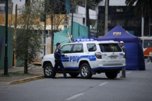 Trabajador muere por caída de muro perimetral en Ñuñoa