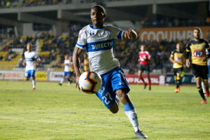 Tres futbolistas reciben su carta de nacionalización chilena