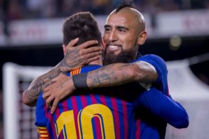 Menos competencia para Vidal: Barcelona pensaría en vender a Rakitic y Coutinho