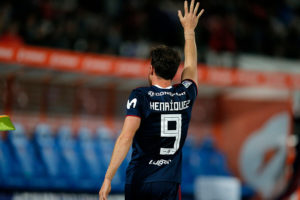Rodrigo Goldberg abre la puerta a la partida de Ángelo Henríquez