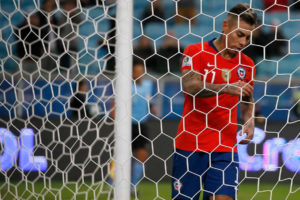 VIDEO | El fallido penal que Eduardo Vargas trató de picar ante Perú