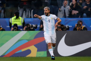 VIDEO | La avivada de Messi y Agüero que permitió el gol de Argentina sobre Chile