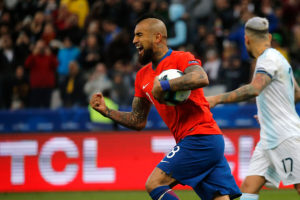 VIDEO | El penal de Arturo Vidal que permite descontar ante Argentina