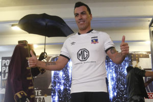 Esteban Paredes se abre a postergar su retiro: 