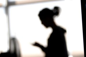 Denuncia de acoso sexual remece el corazón de la Universidad Adolfo Ibáñez