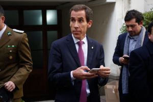 El round tuitero entre Heraldo Muñoz y Felipe Alessandi por el Instituto Nacional