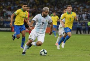 Brasil-Argentina: AFA presentó una queja formal ante Conmebol por el arbitraje y el VAR