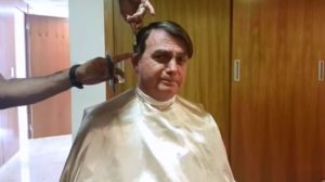 Prioridades: Jair Bolsonaro cancela reunión con canciller francés por ir a cortarse el pelo