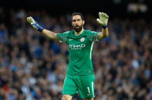 VIDEO | Claudio Bravo atajó en penal en derrota del Manchester City