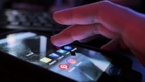 Contraloría recibe más de 40 denuncias de bloqueos en redes sociales tras dictamen