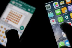 Cyberbullying: Francia vota polémica ley contra los mensajes de odio en internet