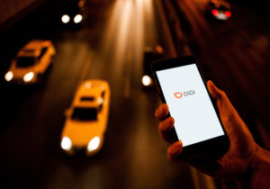 La agresiva estrategia de DiDi para destronar a Uber en el mercado chileno