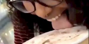 Joven que lamió helado y lo regresó al refrigerador del supermercado arriesga 20 años de cárcel