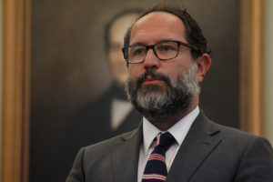 Coagente por caso Silala renuncia para defender a Essal