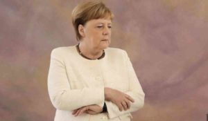 Angela Merkel busca despejar las dudas por sus temblores: 