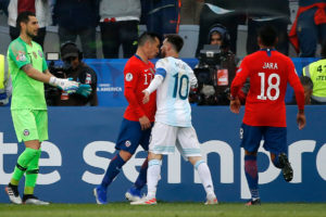 El lapidario informe por la expulsión de Messi y Medel