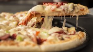Telepizza materializa la compra de Pizza Hut en Chile