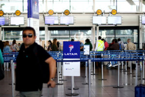 La nueva forma de volar: aerolínea lanza opción de viajar sin equipaje de mano