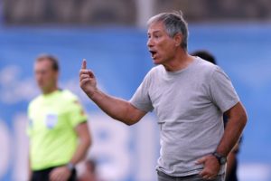 Ariel Holan nuevamente asoma como candidato para llegar a la U