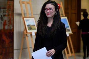 Cadem: aprobación de Camila Vallejo sube a 42% en medio de debate por las 40 horas