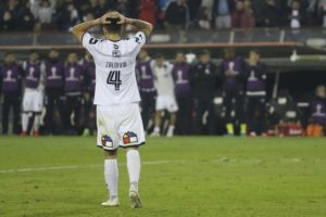 Matías Zaldivia sufre rotura de ligamentos y será baja por seis meses en Colo Colo