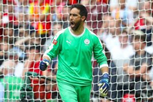 Claudio Bravo estaría reservado para los amistosos de la Roja