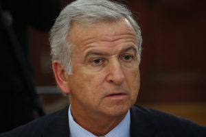 Ministro Larraín pide 