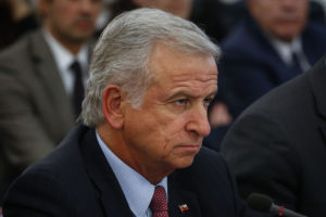 Ministro Larraín explicó su llamado a 'rezar': 