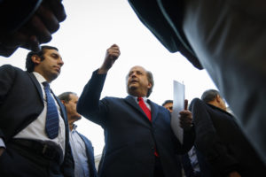 Gobierno y oposición se enfrentan por gradualidad en jornada laboral