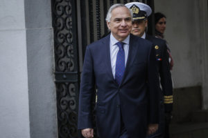 Chadwick explica por qué el viaje de Piñera se mantuvo en secreto