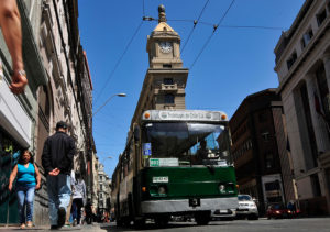 Alcalde Sharp le recuerda a Piñera compromiso para salvar los trolebuses