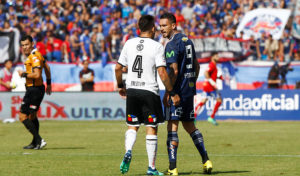 Todo queda en la cancha: Pinilla solidariza con Zaldivia tras su grave lesión