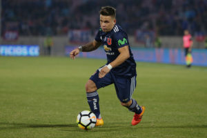 Soteldo enfrenta a hincha de la U y termina respondiendo con una 