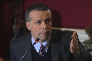 Carabineros detiene a presunto autor de atentados contra Oscar Landerretche y presidente del Metro