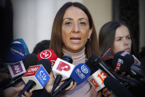 Vocera condena violencia en Instituto Nacional por control de identidad a estudiantes