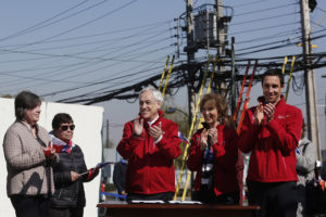 Piñera promulga ley de retiro de cables en desuso y corre plazo de 5 meses