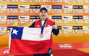 Chilena de 84 años logra récord sudamericano en Mundial Master de Natación