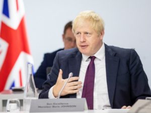 Reina de Inglaterra accede a pedido de Johnson de suspender el Parlamento británico