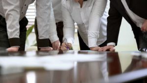 “Confianza” al interior de las empresas en Chile registra una caída de 9,3 puntos