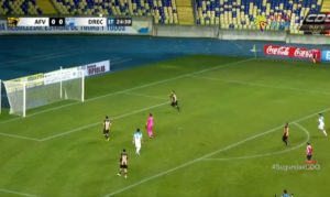 VIDEO | El insólito autogol de Fernández Vial que da la vuelta al mundo