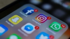 Meta, dueña de Facebook e Instagram, bloqueará anuncios de orientación religiosa, política y sexual