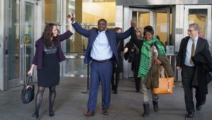 Hombre pasó 30 años en prisión y era inocente: será indemnizado con 10 millones de dólares